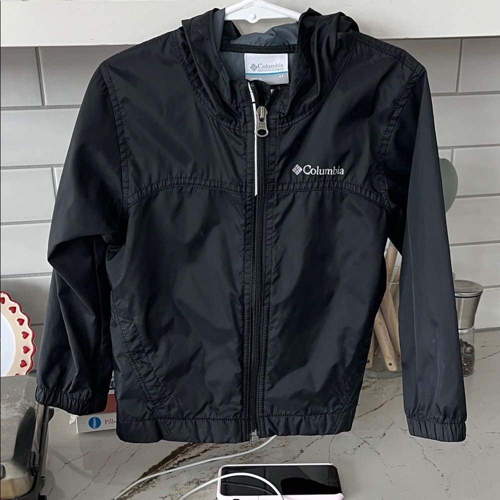 Columbia rain jacket 4T like new worn 1 season